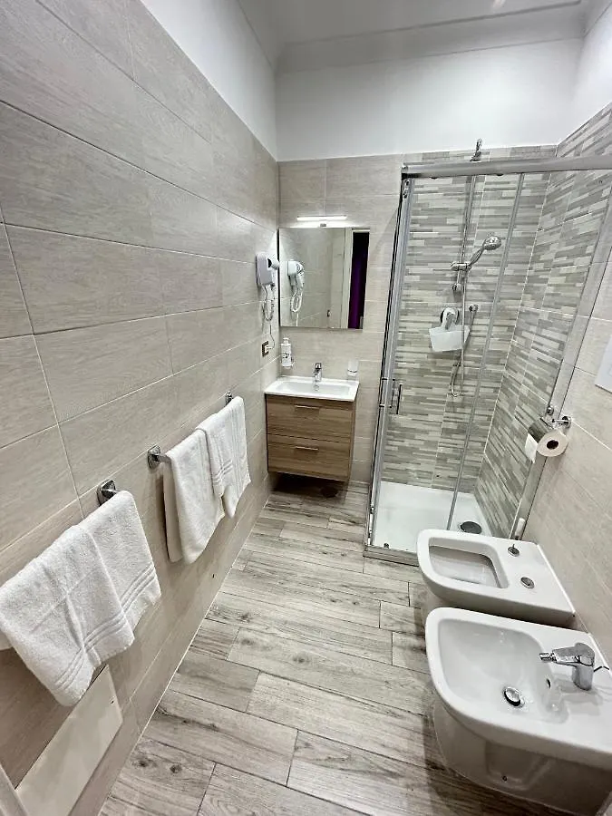 נאפולי Skycity B&B לינה וארוחת בוקר
